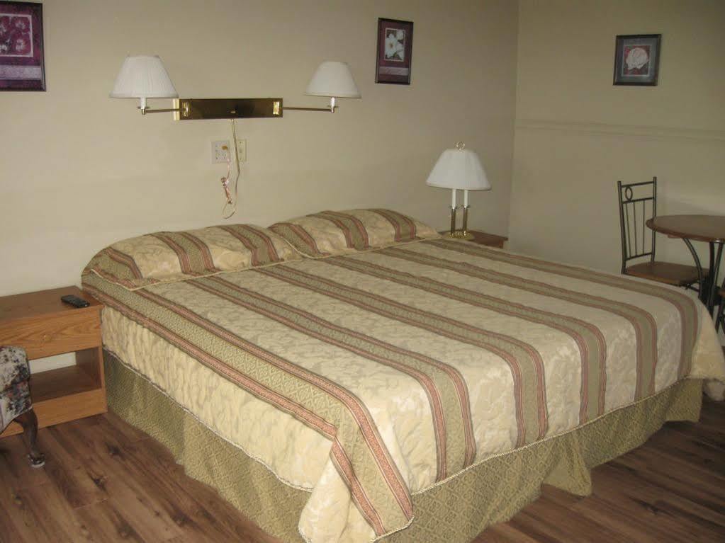 Motel De La Pointe Aux Bouleaux Baie-Sainte-Catherine Exterior photo